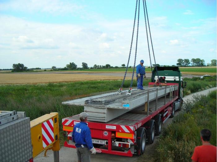 Anlieferung eines Fertigteils